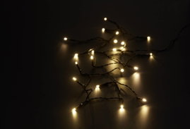Sygonix SY-4722056 Fényfüzér Beltérre/kültérre Elemekről üzemeltetett Fényforrások száma 20 LED Mele