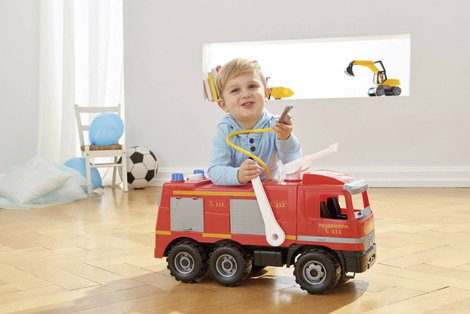 Lena GIGA TRUCKS tűzoltóság matricákkal 2. kép