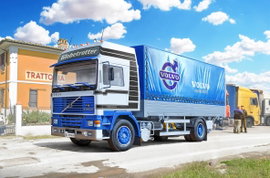 Italeri 3945 Volvo F16 Plane m. Hebebühne Kamionmodell építőkészlet 1:24