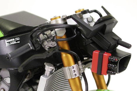 Tamiya 300014109 Kawasaki Ninja ZX-RR #55 2006 Motorkerékpár építőkészlet 1:12 3. kép