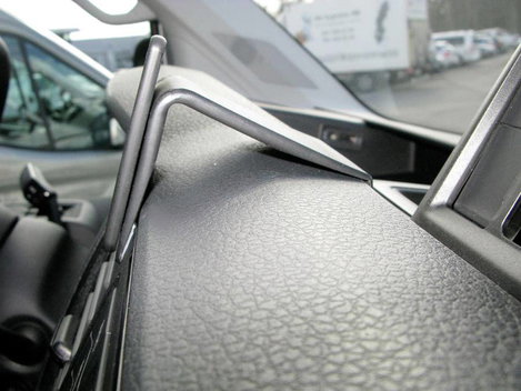 Brodit ProClip VW Crafter (Bj. 17-21) / MAN TGE (Bj. 19-21) Szellőzőrács Autós mobiltelefon tartó 2. kép