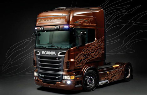 Italeri 3897 Scania R730 V8 Black Amber Kamionmodell építőkészlet 1:24 2. kép