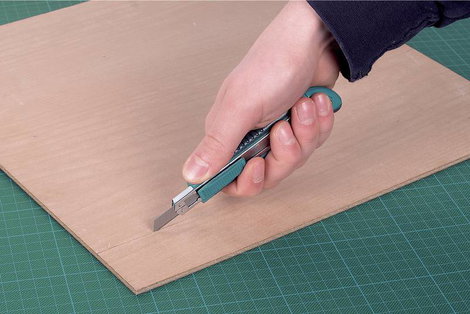 Tapétavágó kés, cserélhető pengéjű kés 2C Wolfcraft 4139000 2. kép
