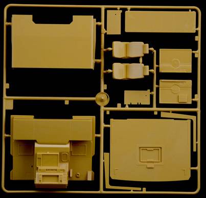 Italeri 3957 Volvo F-12 Intercooler Low Roof Kamionmodell építőkészlet 1:24 7. kép