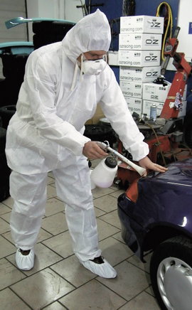 Kapucnis overall, kezeslábas munkaruha, sms polipropilén védőruha, fehér színű L-es méretű CleanGo 2