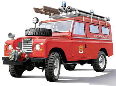 Italeri 3660 Land Rover Fire Truck Autómodell építőkészlet 1:24