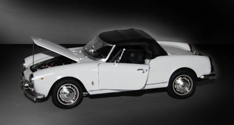 Italeri 3653 Alfa Romeo Giulietta Spider 1300 Autómodell építőkészlet 1:24 4. kép