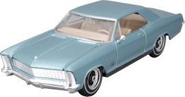Maisto Buick Riviera ´65 1:24 Autómodell