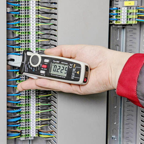 Digitális lakatfogó kapcsolószekrényhez CAT III 300 V CAT II 600 V 4000 digit Voltcraft VC-337 8. kép