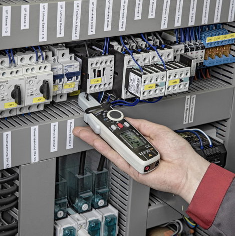 Digitális lakatfogó kapcsolószekrényhez CAT III 300 V CAT II 600 V 4000 digit Voltcraft VC-337 9. kép