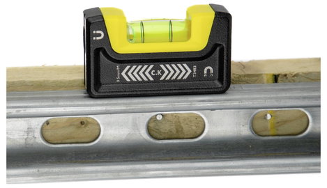 C.K T3483 Zseb vízmérték Mágnessel 67 mm 0.5 mm/m 6. kép