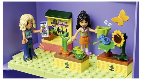 LEGO® FRIENDS 42697 Hordozható babaház 8 szobával és 2 játékfigurával 9. kép