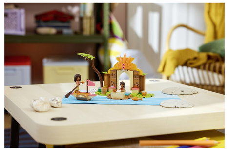 LEGO® DISNEY 43282 Vaiana Vaiana kunyhója és csónakja Építőjáték Simea és Pua figurákkal 4. kép