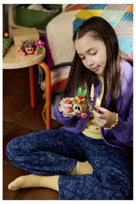 LEGO® DISNEY 43293 Vaiana Kakamora díszes kókuszdiók modell 2 Kakamora gonosztevővel 4. kép