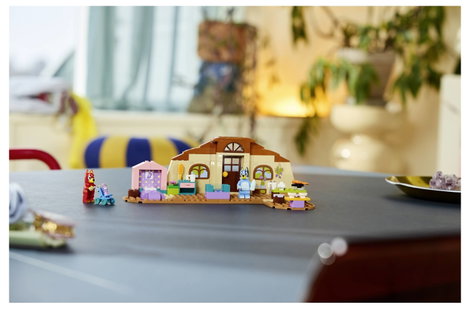 LEGO® DC COMICS SUPER HEROES 11221 Iskola Rustyval és Blueyval építőkészlet minikonyhával, kávézóva 4. kép