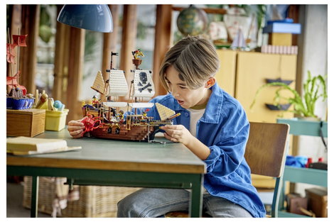LEGO® CREATOR 31387 Kalózhajó, amely kastéllyá vagy ikerhajóvá alakítható  építőkészlet 5 minifigurá 4. kép