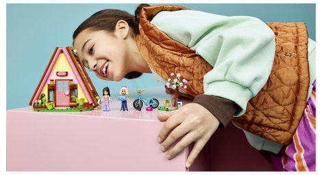LEGO® FRIENDS 42682 Finn faház, 2 játékfigura és egy játék cica - babaház kempingkészlet glamping sz 8. kép