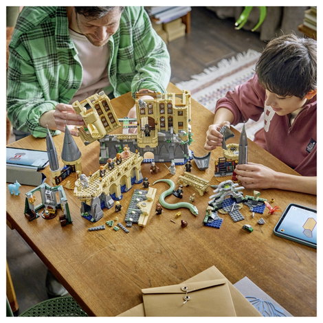 LEGO® HARRY POTTER™ 76473 Roxfort™ kastély keleti szárnya Építőjáték gyűjthető, játszható és kiállí 4. kép
