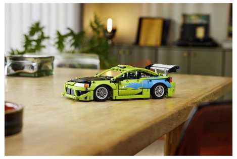 LEGO® TECHNIC 42229 Építőkészlet tinédzsereknek versenyzési részletek, kormánymű, motor, dugattyúk, 5. kép