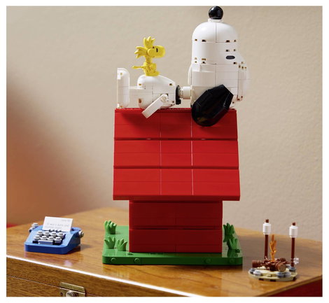 21368 LEGO® IDEAS Peanuts: Snoopy kutyaólaja Felnőtteknek szóló építőkészlet 2 figurával 4. kép
