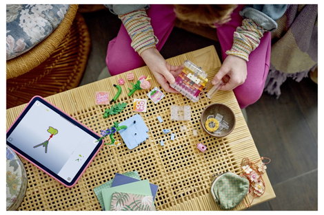 LEGO® CREATOR 31383 3 az 1-ben készlet virágdíszekkel  3 építési lehetőség: parfümös üveg, virágváza 3. kép
