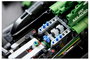 LEGO® TECHNIC 6588593 Aston Martin Aramco AMR25 F1® autó kormánnyal, felfüggesztéssel, sebességváltó 4. bélyegkép