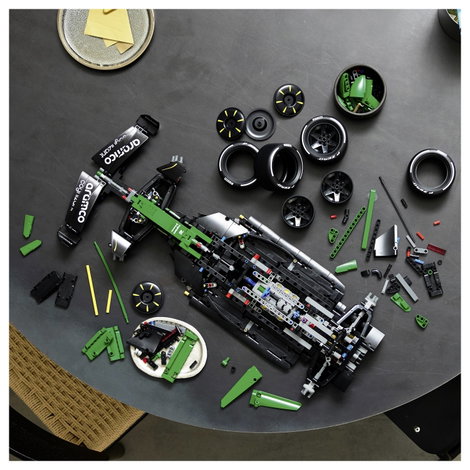 LEGO® TECHNIC 6588593 Aston Martin Aramco AMR25 F1® autó kormánnyal, felfüggesztéssel, sebességváltó 5. kép