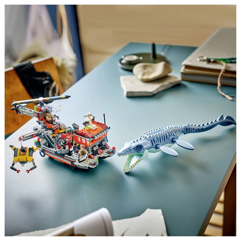 LEGO® JURASSIC WORLD™ 77983 Mosasaurier-Angriff auf das Boot Bauspielzeug Spielset für Rollenspiel 5. kép
