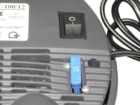 Szivargyújtós inverter szinuszos, Voltcraft SW-100 12V 6. kép