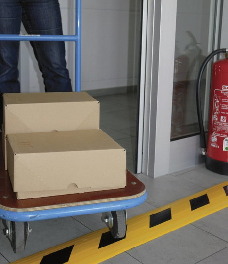 Kábelcsatorna, lépésálló 3 m x 150 mm sárga, fekete Serpa Security 2. kép
