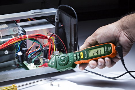 Extech 381676A digitális kézi multiméter CAT III 600 V 2. kép