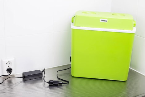 Hűtőtáska adapter, szivargyújtó hálózati adapter átalakító AC/DC 110 - 230V/12V 5A Tristar KB-7985 5. kép