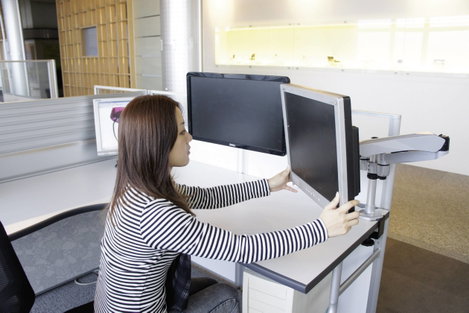 Asztalra szerelhető dupla monitortartó, gáznyomásos technika, Grommet- és C csíptető, SpeaKa Profess 9. kép