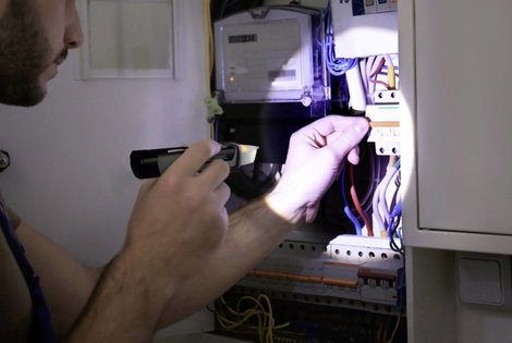 Fázisceruza, érintés nélküli feszültségvizsgáló multiteszter LED világítással 90V/1000V AC Voltcraft 5. kép