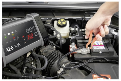 Automatikus akkutöltő 12 V/24 V, 2 A/6 A/10 A, AEG LT10 97024 3. kép