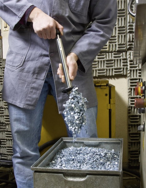 Deaktiválható mágneses pálca csavarok és fémforgács összegyűjtéséhez, Toolcraft 815909 5. kép