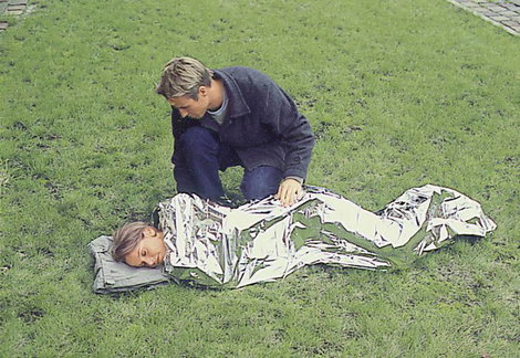 Izolációs mentőtakaró, mentőfólia 210 x 160 cm, HP Autozubehör 10019 2. kép