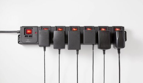 6 részes túlfeszültségvédő elosztó USB-vel, fekete, Renkforce 615C-CMB-SUSB 5. kép