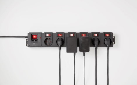 6 részes túlfeszültségvédő elosztó USB-vel, fekete, Renkforce 615C-CMB-SUSB 6. kép