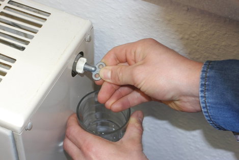 Basi 323 Fűtőtest légtelenítő kulcs 3. kép