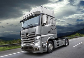 Italeri 510003905 Mercedes Benz Actros MP4 Gigaspace Kamionmodell építőkészlet 1:24