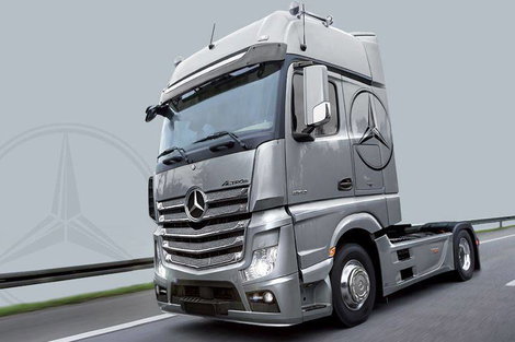 Italeri 510003905 Mercedes Benz Actros MP4 Gigaspace Kamionmodell építőkészlet 1:24 3. kép