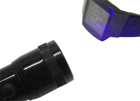 UV LED-es kézilámpa 395-400 nm, elemes, csuklópánttal, 95 g, Berger & Schröter 4. kép