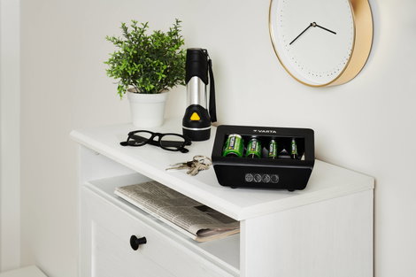 Varta LCD Universal Charger+ Hengeres akku töltő NiMH Mikro (AAA), Ceruza (AA), Baby (C), Góliát (D) 6. kép