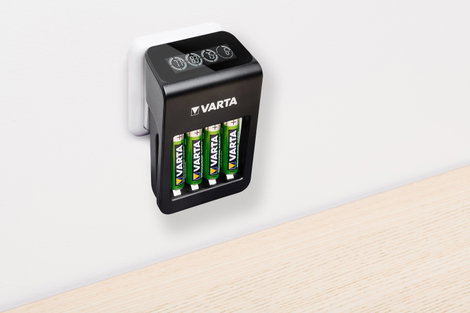 Varta LCD Plug Charger+ 4x 56706 Hengeres akku töltő NiMH Mikro (AAA), Ceruza (AA), 9 V-os 7. kép