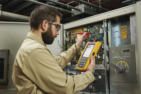 Fluke 125B/EU Kézi oszcilloszkóp 40 MHz 2 csatornás 4 GSa/mp Multiméter funkciók 1 db 5. kép