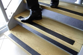 COBA Europe GF010001 Csúszásgátló szalag (H x Sz) 18.3 m x 25 mm Fekete