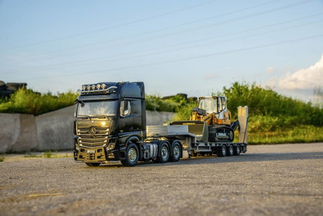 Tamiya 56348 Mercedes Benz Actros 3363 6x4 Gigaspace 1:14 Elektro RC modell teherautó építőkészlet 3. kép