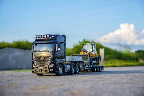 Tamiya 56348 Mercedes Benz Actros 3363 6x4 Gigaspace 1:14 Elektro RC modell teherautó építőkészlet 4. kép
