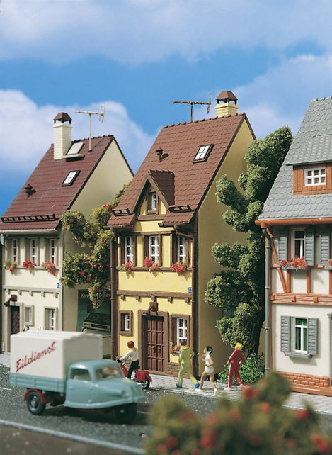 Vollmer 43671 H0 Lakóépület Bahnhofstrasse 13
